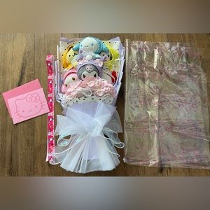 SANRIO-NWOT LARGE 6 Character Plush Bouquet with Artificial Flowers & Tulle